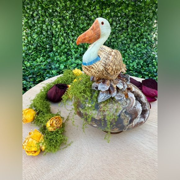 Pelican Spirit Sculpture | Generosity, Grounded Joy & New Beginnings - Picture 5 of 7